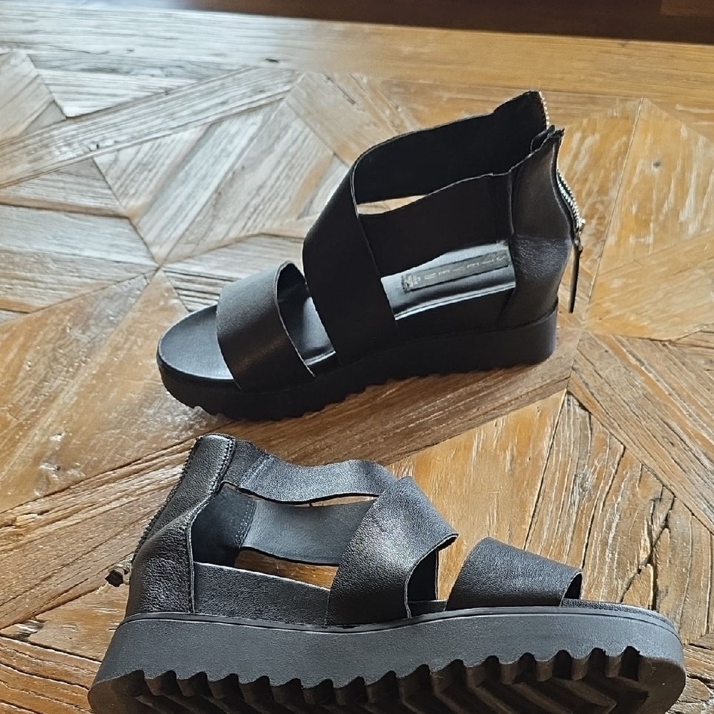 Steve MADDEN Black Platform Sandals 7